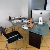 Scrivania in cristallo e casettoera legno + sedie