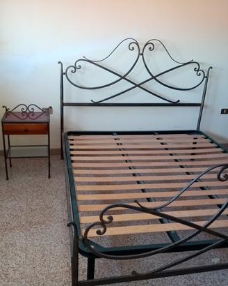 letto matrimoniale con comodini 