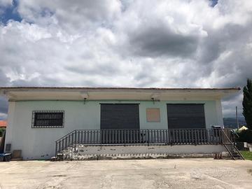 Locale commerciale con 3000 mq di terreno