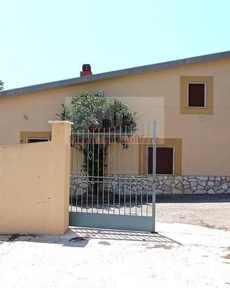 Villa di 1120 m² con 5 locali e box auto doppio a 