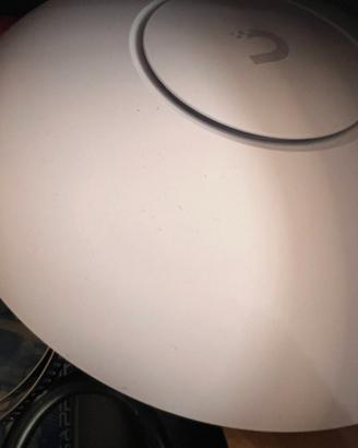 Ubiquiti U7 Pro Wifi 7 Access Point Be9300 TrI-Ban