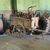 carro in legno con attrezzi