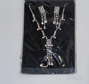 Elegante parure di bigiotteria composta da collana
