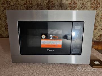 Microonde da incasso INDESIT: colore acciaio inox