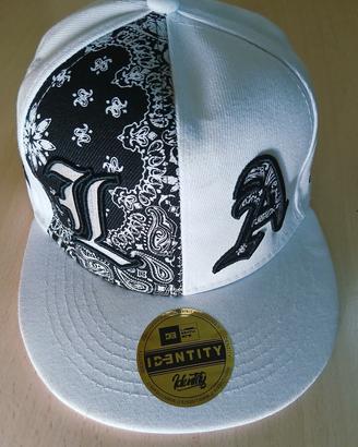 Cappellino Snapback Identity Bianco Nero Paisley L