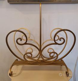 portariviste in ferro battuto dorato 