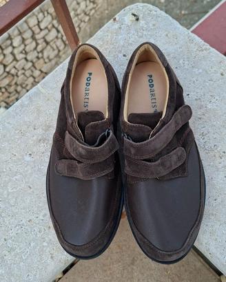 Scarpe ortopediche da uomo.