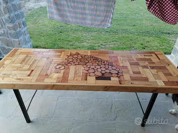 Tavolo con testa di cavallo