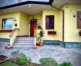 SPLENDIDA VILLA BIFAMILIARE CON AMPIO PARCO