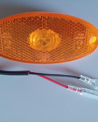 Fanalino Ingombro Arancione Tipo Ovale al LED