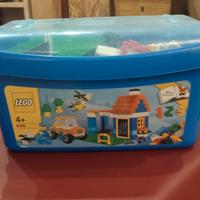 Scatola lego piena di pezzi Lego