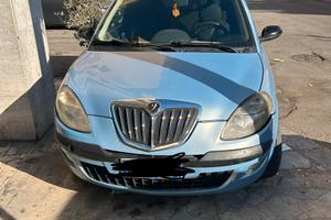 lancia y