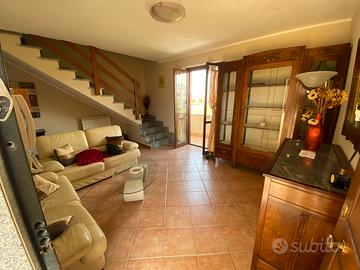 Appartamento 4 vani semi indipendente su 2 piani