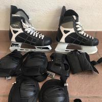 Pattini da hockey con protezioni