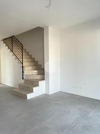 VILLA A SCHIERA A MACLODIO