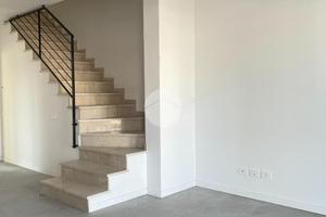 VILLA A SCHIERA A MACLODIO