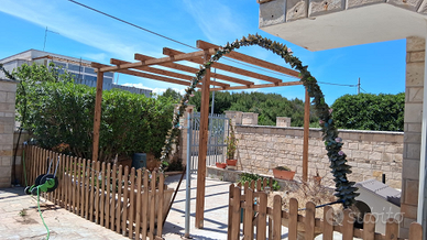 Ostuni con accesso sul mare