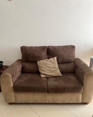 Divano moderno 2 posti color fango/marrone scuro