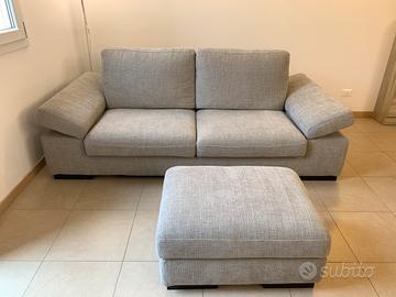 Divano nuovo comodo e sfoderabile