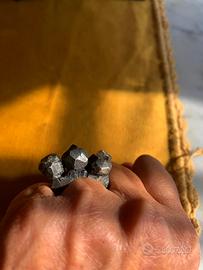 Anello in argento con brillanti grezzi