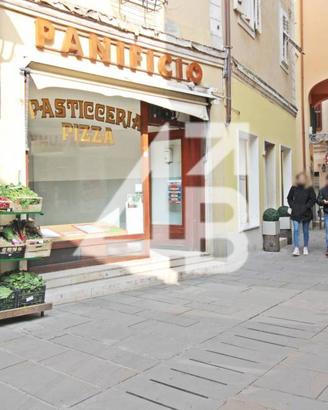 Attività / Licenza di 105 m² con 1 locale a Muggia