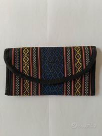 portafoglio colorato in tessuto