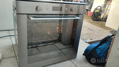 forno nuovo digitale in perfette condizioni 