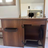Macchina da cucire Necchi mod. 521. Con mobile