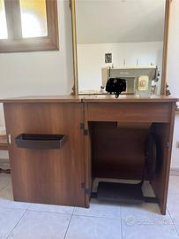 Macchina da cucire Necchi mod. 521. Con mobile