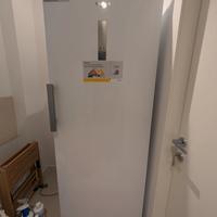 Whirlpool Congelatore verticale NUOVO