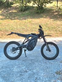 moto enduro elettrica SWM Binsen con migliorie