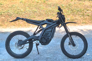 moto enduro elettrica SWM Binsen con migliorie