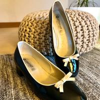 Scarpe con tacco basso vernice