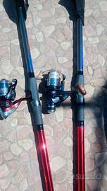 Tre set da tre canne da pesca con mulinello comple