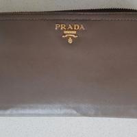 Portafoglio originale Prada per donna