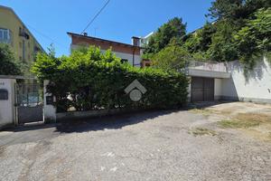 4 LOCALI A MUGGIA