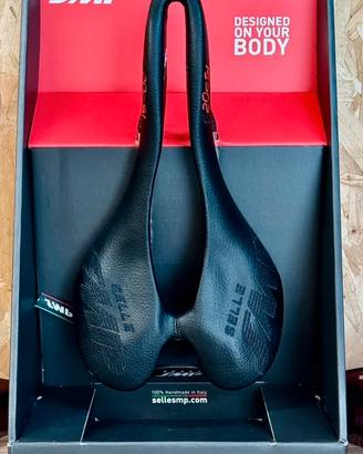 Sella bici da corsa in carbonio