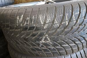 gomme nokian invernali 225/40/19