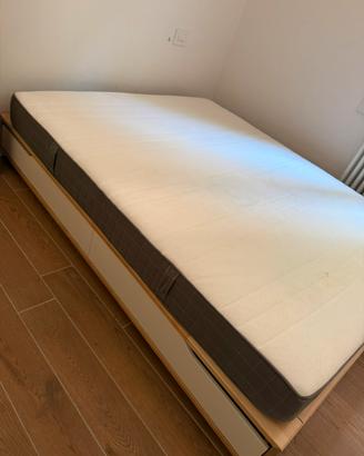 Letto matrimoniale completo di materasso