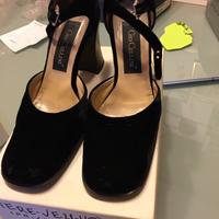 Scarpe in velluto nero con cinturino