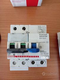 Interruttore magnetotermico bticino c32