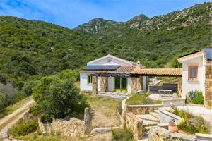 Villa indipendente con giardino e piscina a San Te