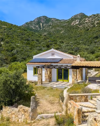 Villa indipendente con giardino e piscina a San Te