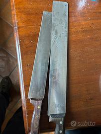 Due coltelli formaggio