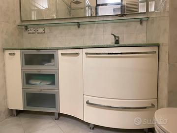 Mobile bagno moderno con lavabo