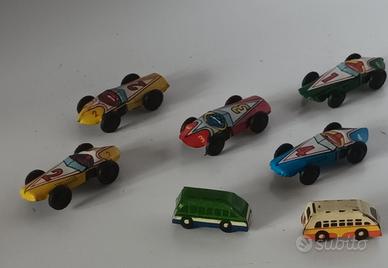 7 mini giocattoli in latta 