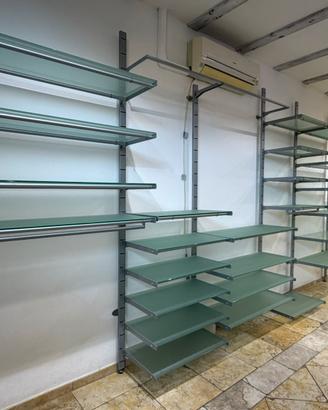 SCAFFALI MODULARI  PER NEGOZIO DI ABBIGLIAMENTO