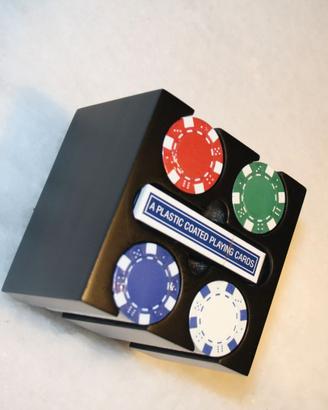 Set da Poker nuovo con un mazzo di carte e 100 fis