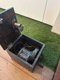 generatore manuale/ dinamo vintage con manovella