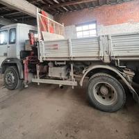 Camion ribaltabile 3,5t con gru